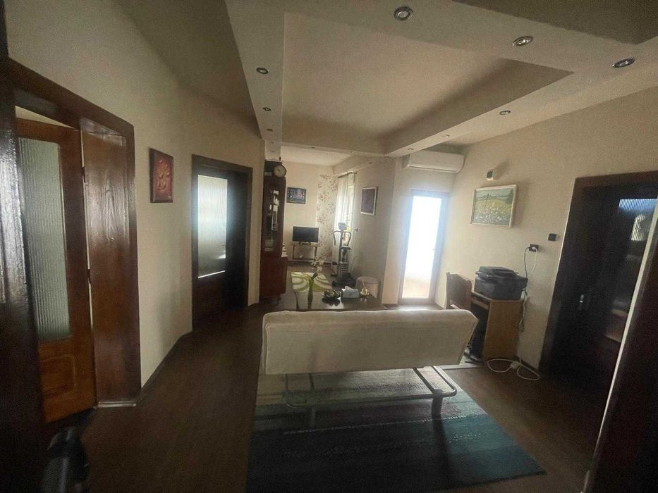 Apartament 3 camere, loc parcare in curte, spatiu verde,P-ta Izvoare.