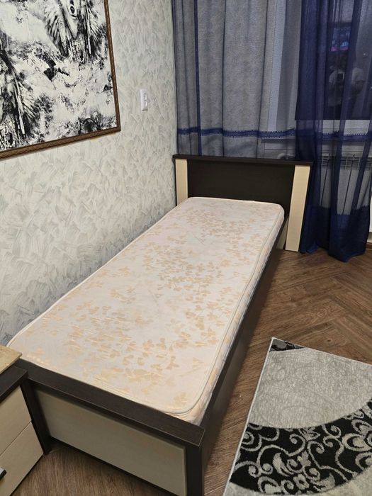 Продам кровать с матрасом