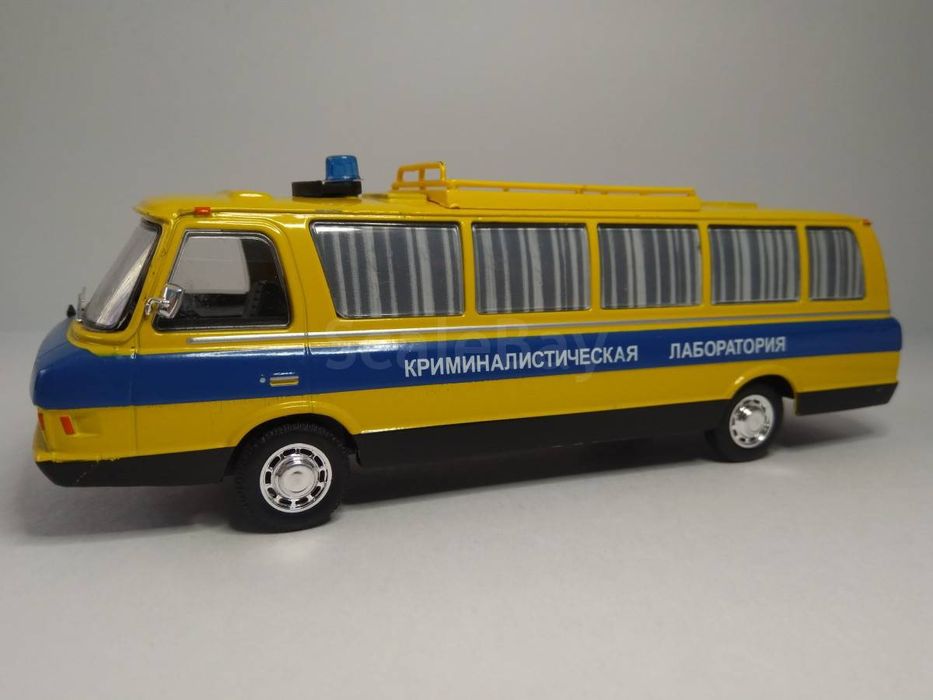 Модель 1/43  ЗИЛ 118 Юность