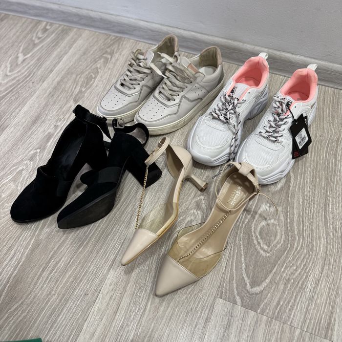 Женские кроссовки и туфли