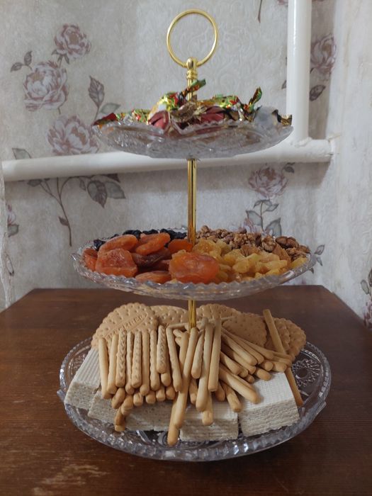 Трехъярусная конфетница.