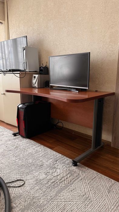 Продам письменный/компьютерный стол