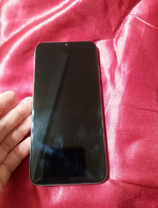 Redmi  телефон сатылады