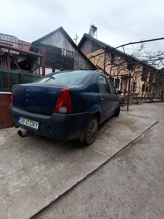 Vând Dacia Logan