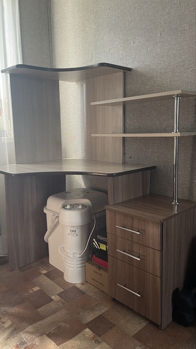 Продам компьютерный стол