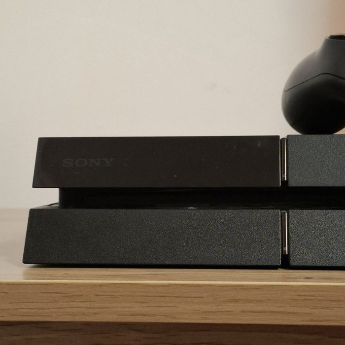 PlayStation 4 + 2 controllere | Funcționează perfect | Curățat recent