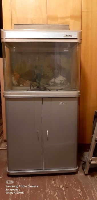 Аквариум и шкаф с ПАКЕТ ПОДАРЪЦИ.гр.Варна