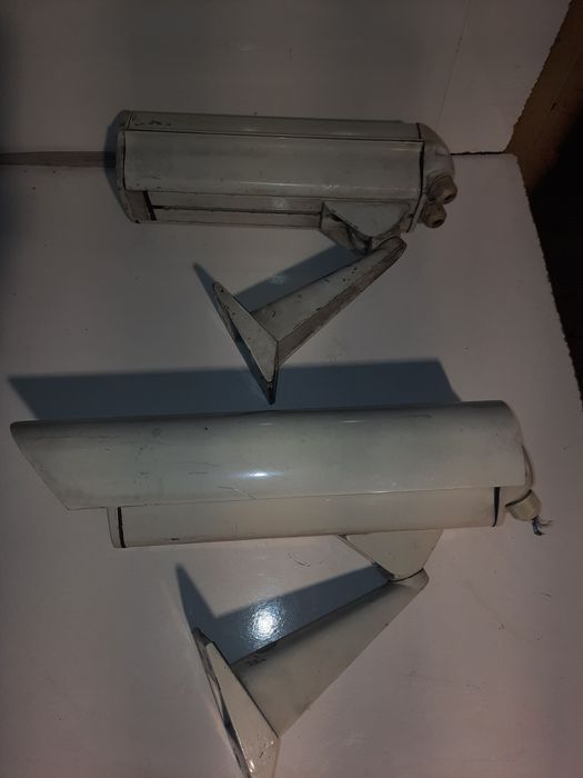 Кутия - кожух с камера за видеонаблюдение със стойка и отопление