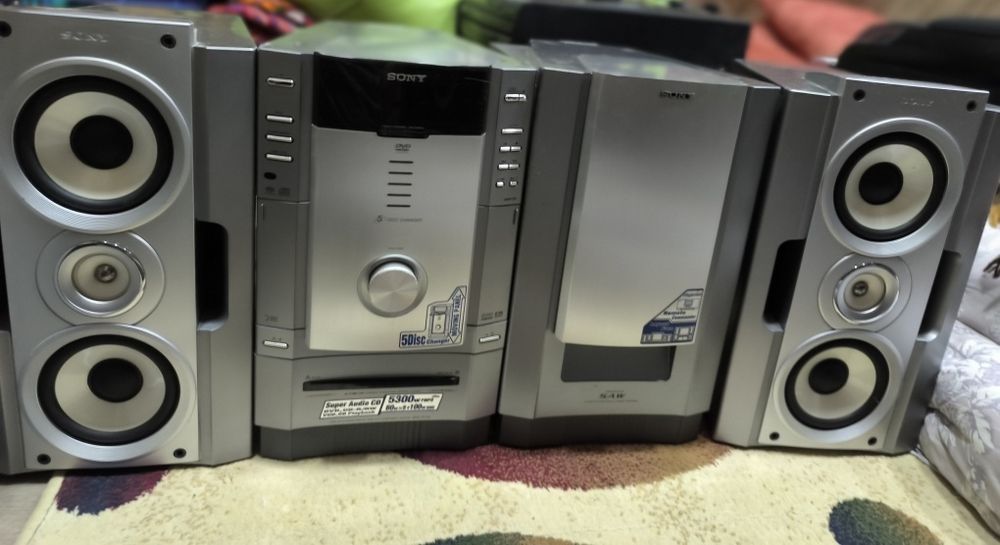 Продается музыкальный центр Sony