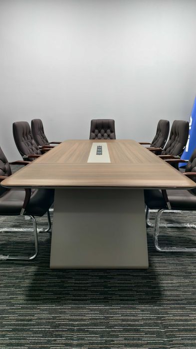 Стол для переговорной комнаты с 8 кожаными стульями