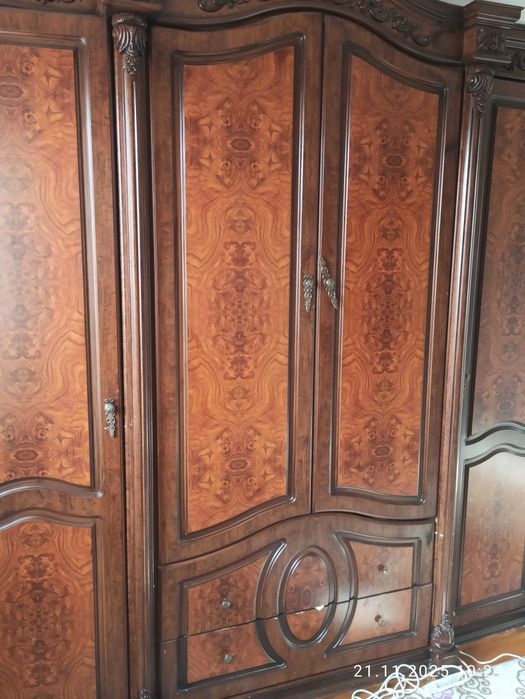 Шкаф для одежды очень прочный материал состояние хорошее