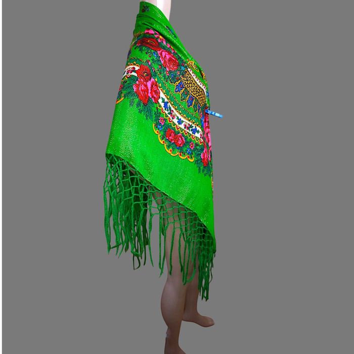 Basma veche din lana virgina , sal traditional mare 130 cm x 130 cm