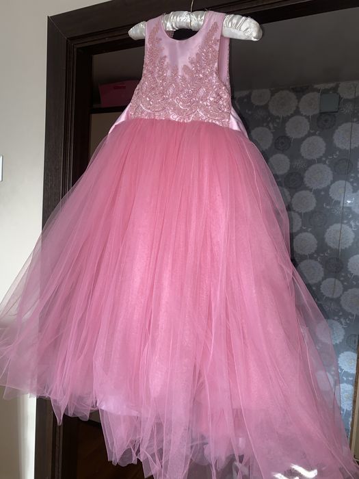 Платье на праздник для девочки