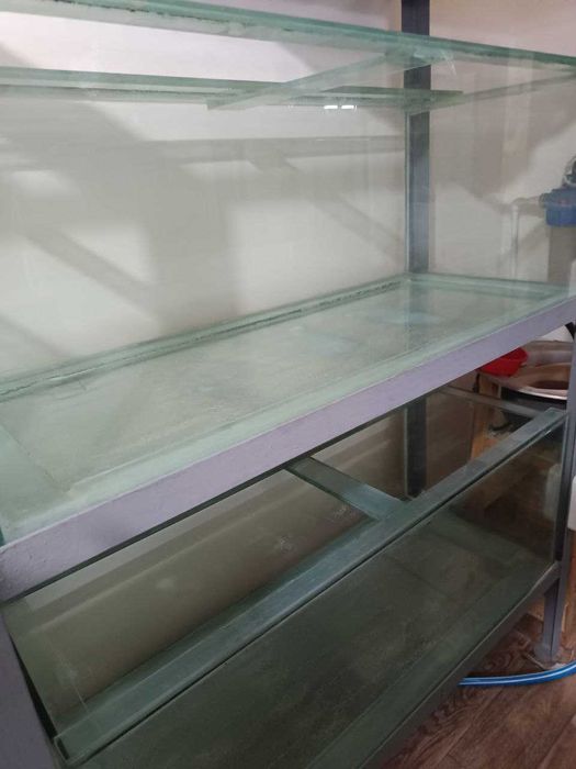 Продам стеллажи и аквариумы