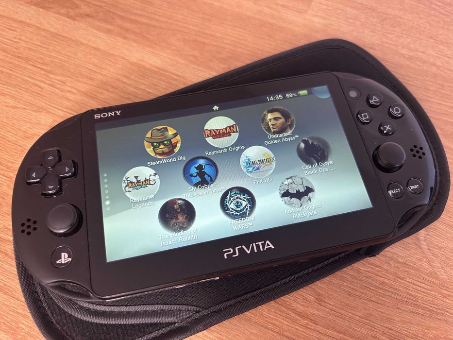 Consolă PS Vita Slim PCH-2000 modată — retro gaming | Japonia