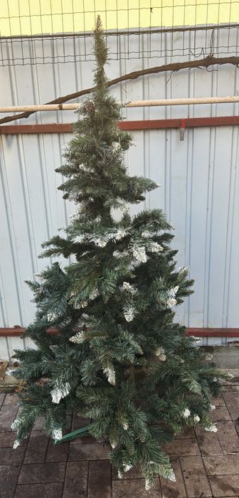 Vând 2 brazi artificiali