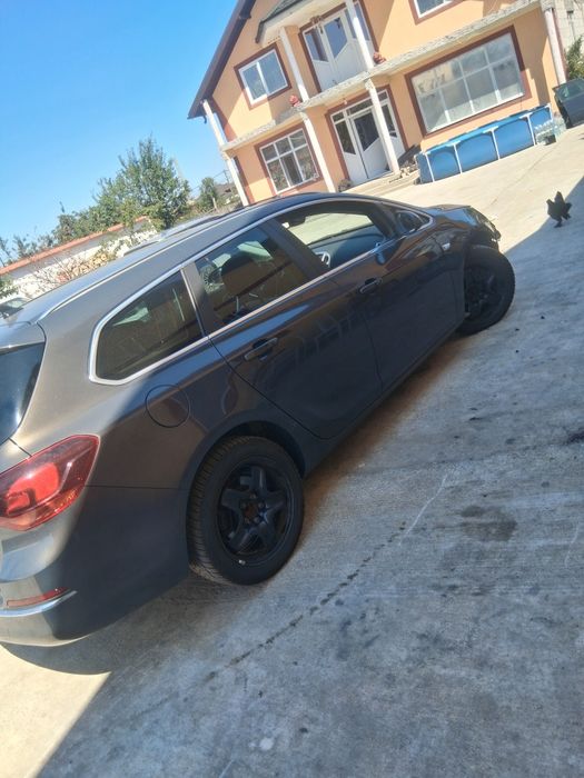 Vând uși de Opel Astra J partea dreaptă 2013