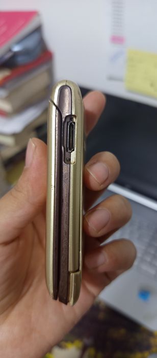 Samsung buklanadigan (Flip) telefon
