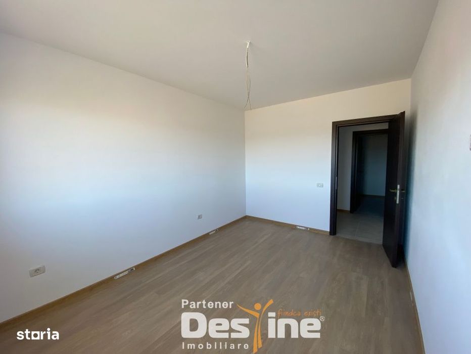 Studio 50 mp, etaj intermediar, cu balcon si loc de parcare, situat in