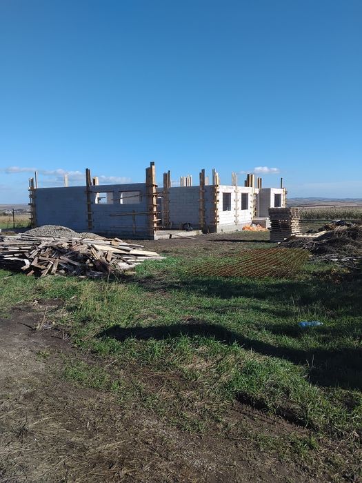 Echipa de construcții, case la roșu