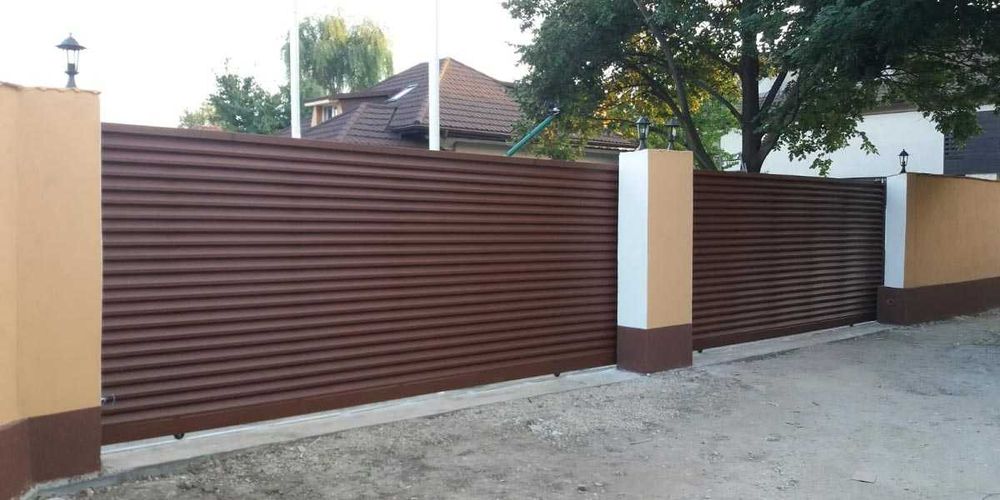 Garduri si porti din panou stil jaluzele, sipca metalica, plasa si BCA