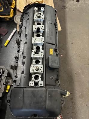 Капак клапани М54