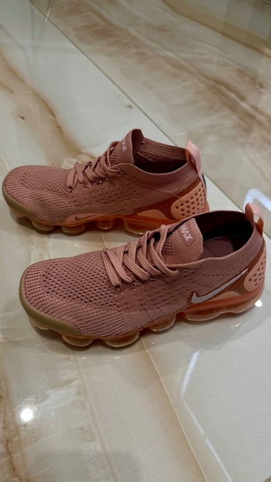 Nike дамски маратонки в розово