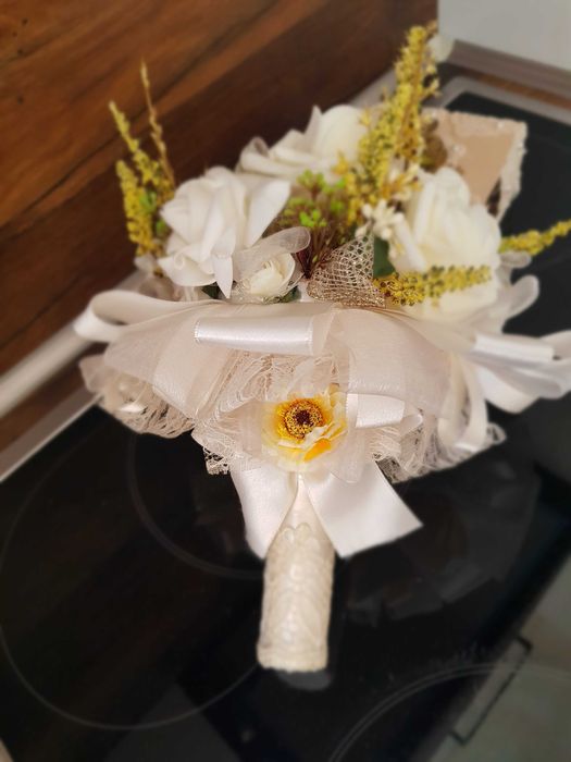 Сватбен букет от изкуствени цветя