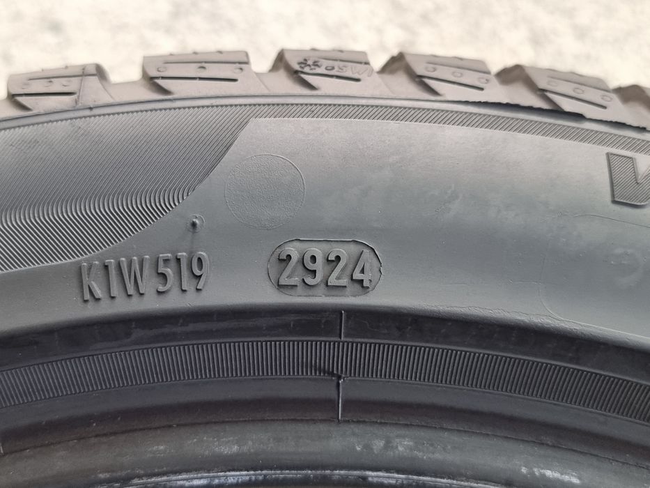 "Dot 24"  225/45/18 Pirelli 2Броя: 320лв 7.5мм Run on flat