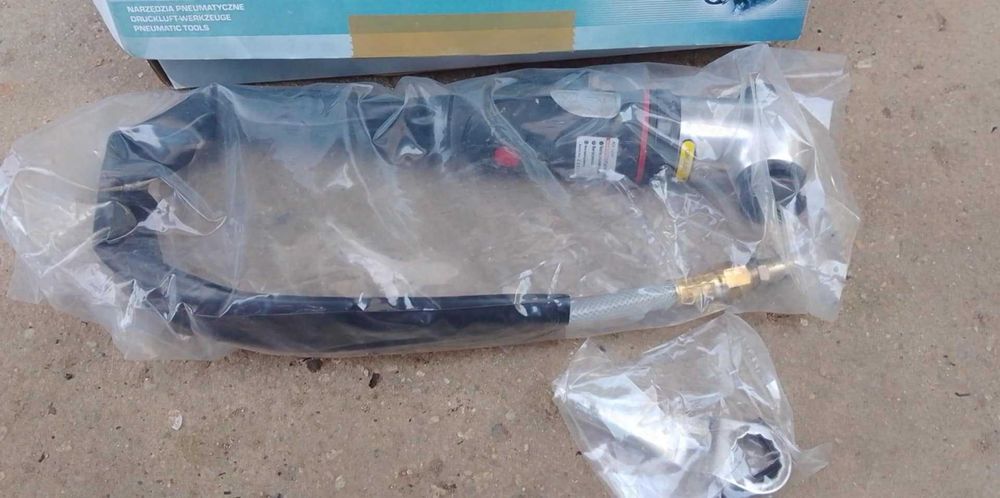 Плевматичен инструмент за сваляне на автомобилни стъкла