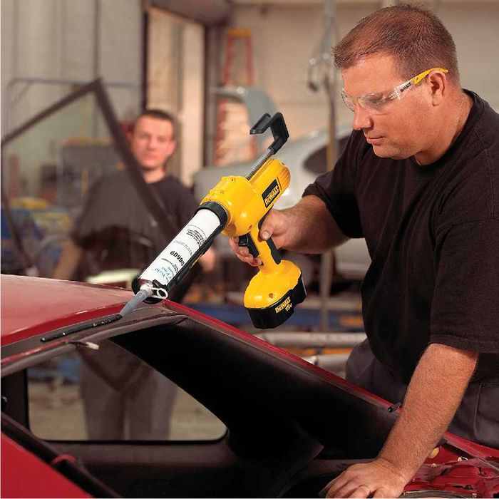 Пистолет за силикон DeWALT DCE560N, 18 V, 310 мл,