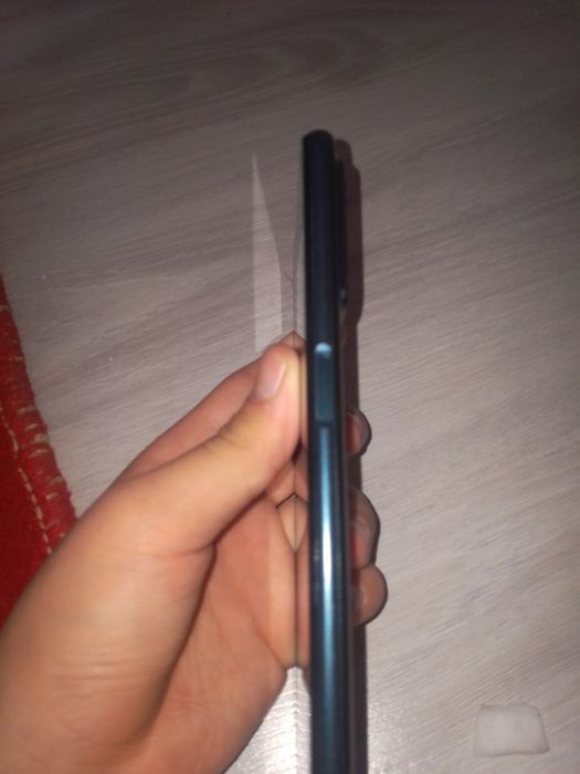 Telefon realme Yaxshi telefon ekrani kuygan qogan joyi yaxshi zor