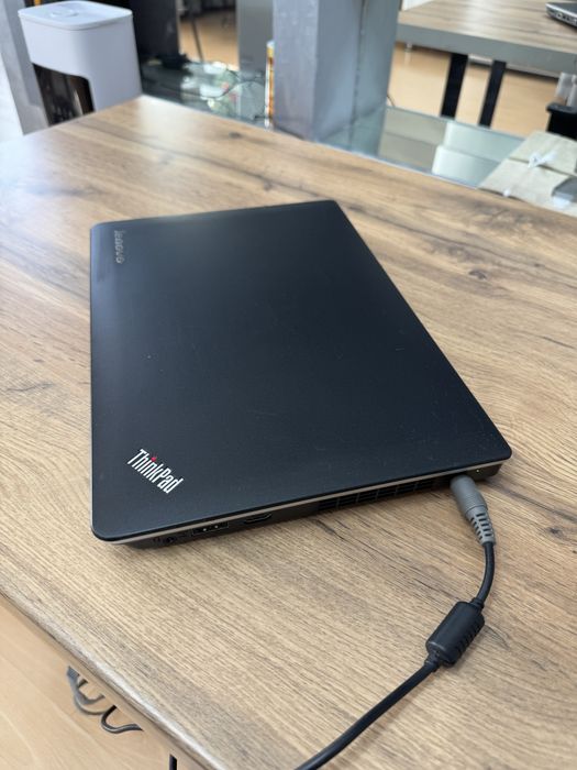 Продам бизнес ноутбук ThinkPad