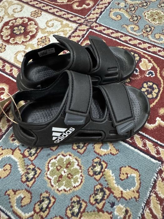 Продам сандали для детей размер 26