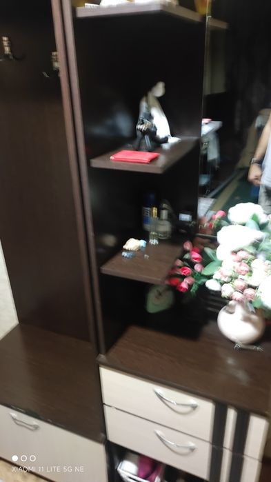 Продам прихожую .