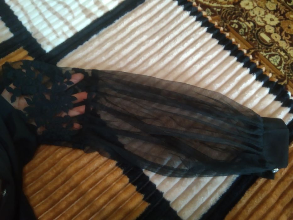 Кофта с гипюровыми рукавами 44 (М) размера