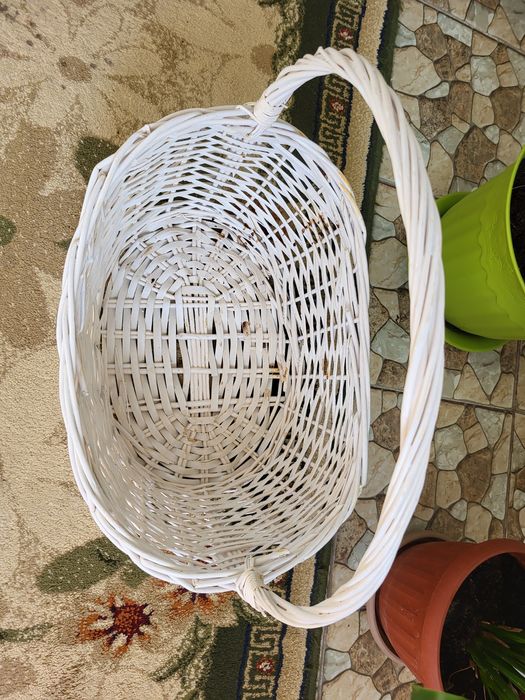 Продам бу банки 3 литр.Корзины бу