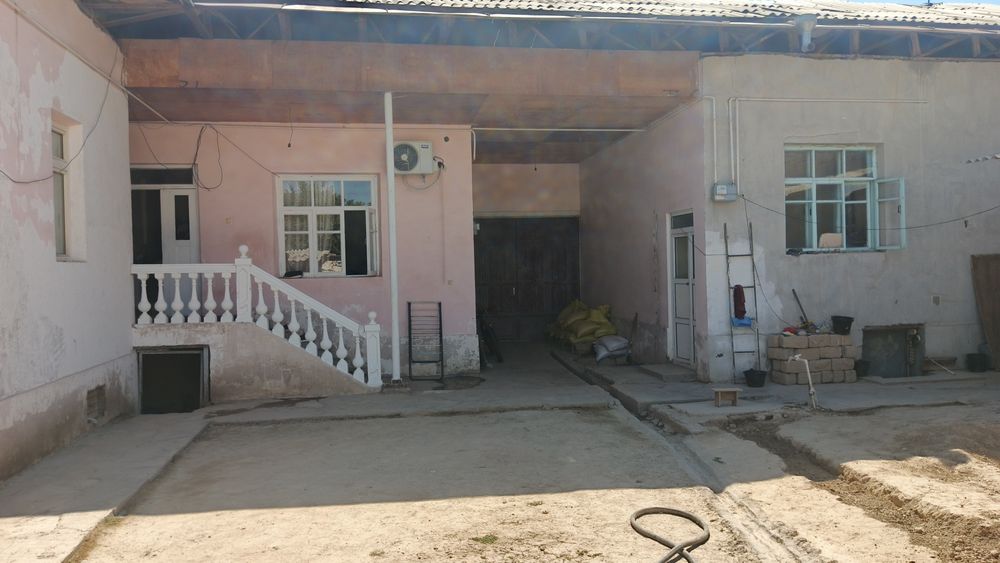 Oxunboboyevda uy sotiladi
