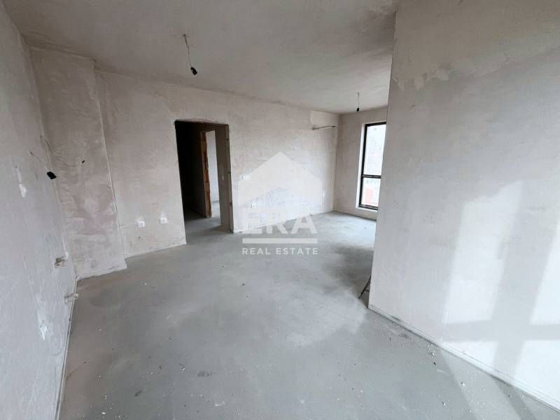 Продава се Двустаен апартамент в Варна, Бриз - 66 кв.м за 2500 €/кв.м - Снимка #2