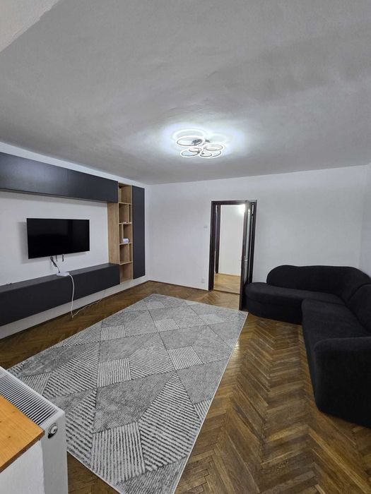 Inchiriez Apartament 4 Camere Decomandat