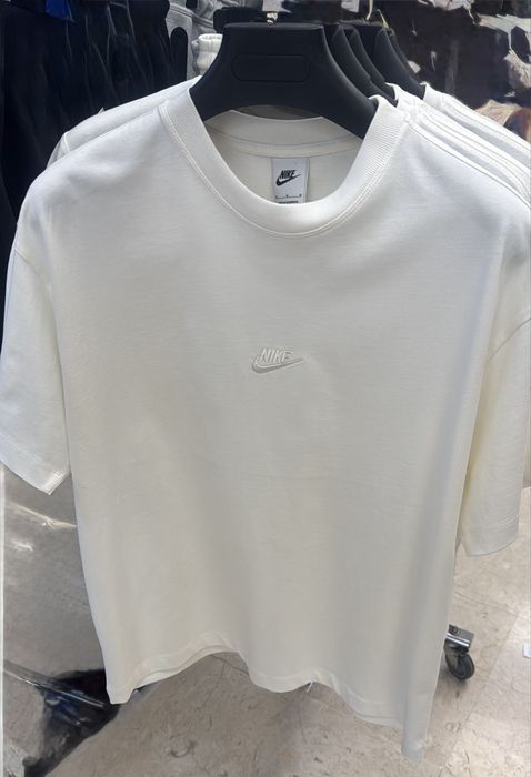 Tricou + adidasi