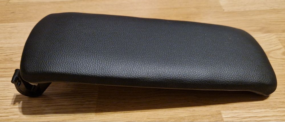 Крышка подлокотника с защелкой Audi A6 C5