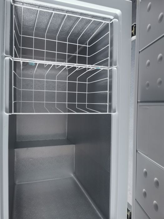 Морозильник Elenberg EL-200C 203 л белый