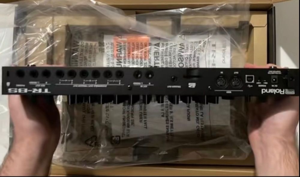 Roland TR-8S Groove Box