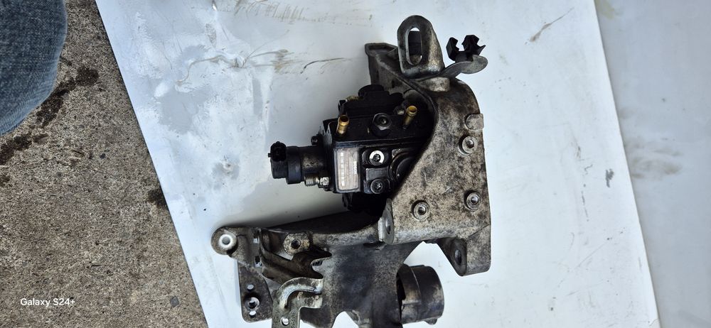 Pompa de injecție Opel Zafira B 1.9CDTI motor  Z19DTH