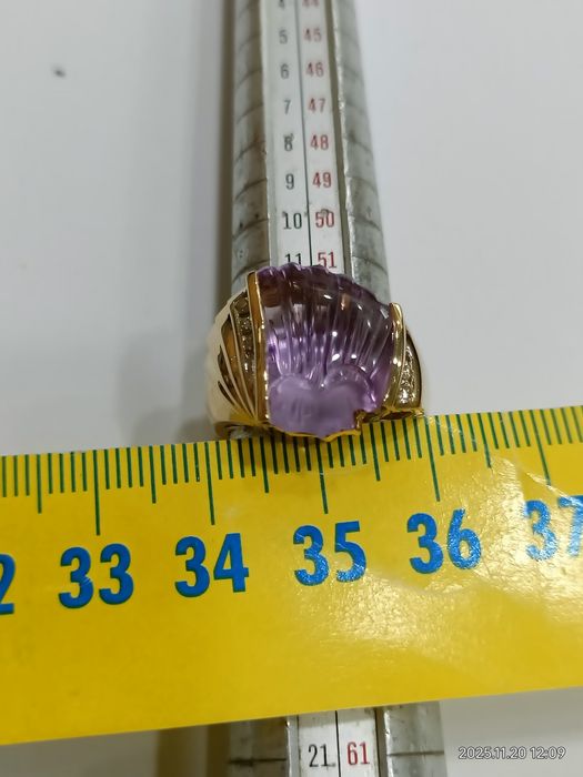 Vind inel din aur 14kt cu ametist sculptat