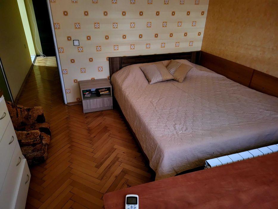 Дава се под наем Тристаен апартамент в Плевен, Идеален център - 74 кв.м за 331.5 € - Снимка #2