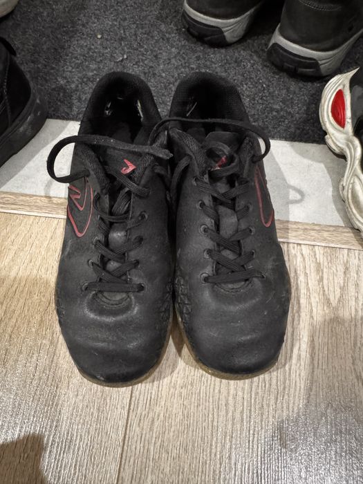 Отдам обувь мальчику 32, 33размер