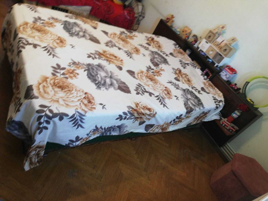 Pat vintage cu mobilier 120 /200