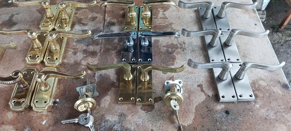 Mânere vechi sliduri feronerie ușa